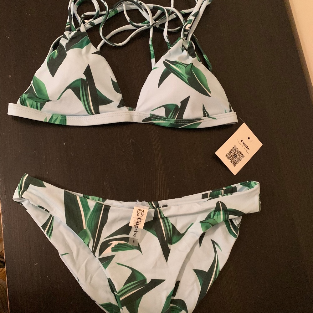 new Cupshe small leaves strappy back bikini halter
